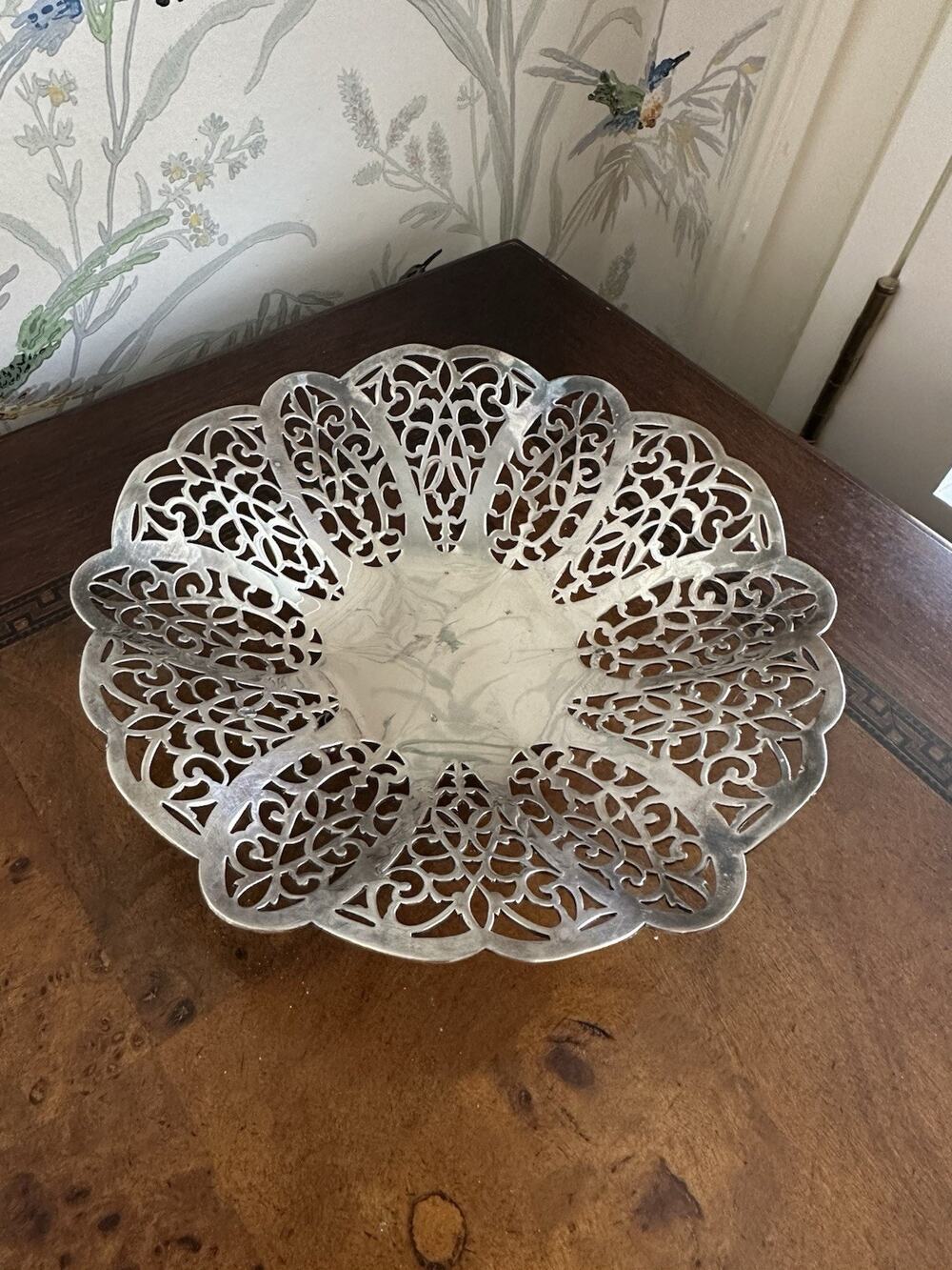 Vintage International Silver Co Lovelace 3 Footed Dish EPNS #1425 6”